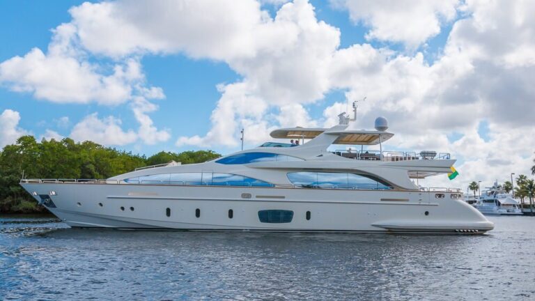Top Benefits of Renting a Luxury Yacht in Miami