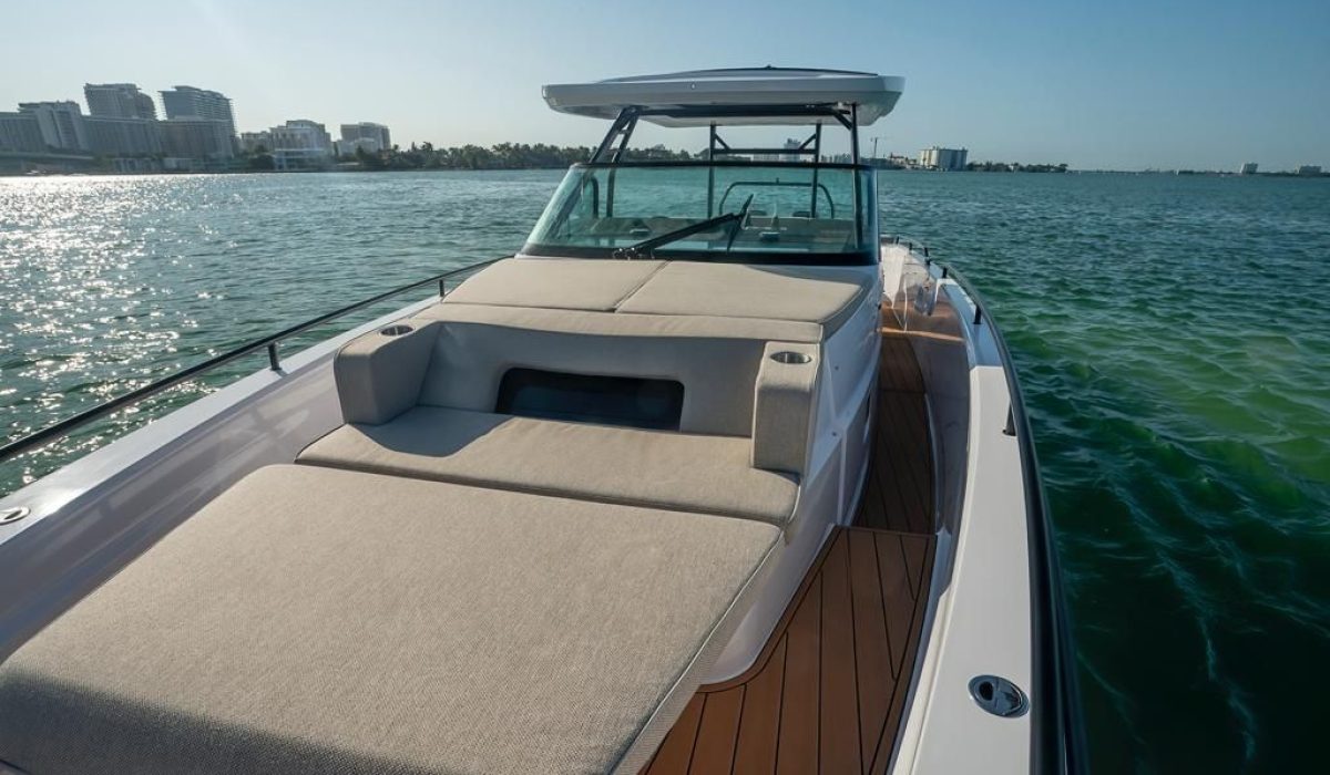 38' Axopar sundeck